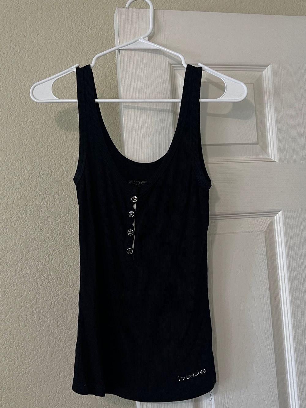 Vintage bebe Black Ribbed Henley-Style Button Tank